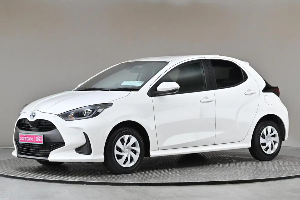 Toyota Yaris 1.5 PETROL HYBRID **REVERSE CAM** - Image 4