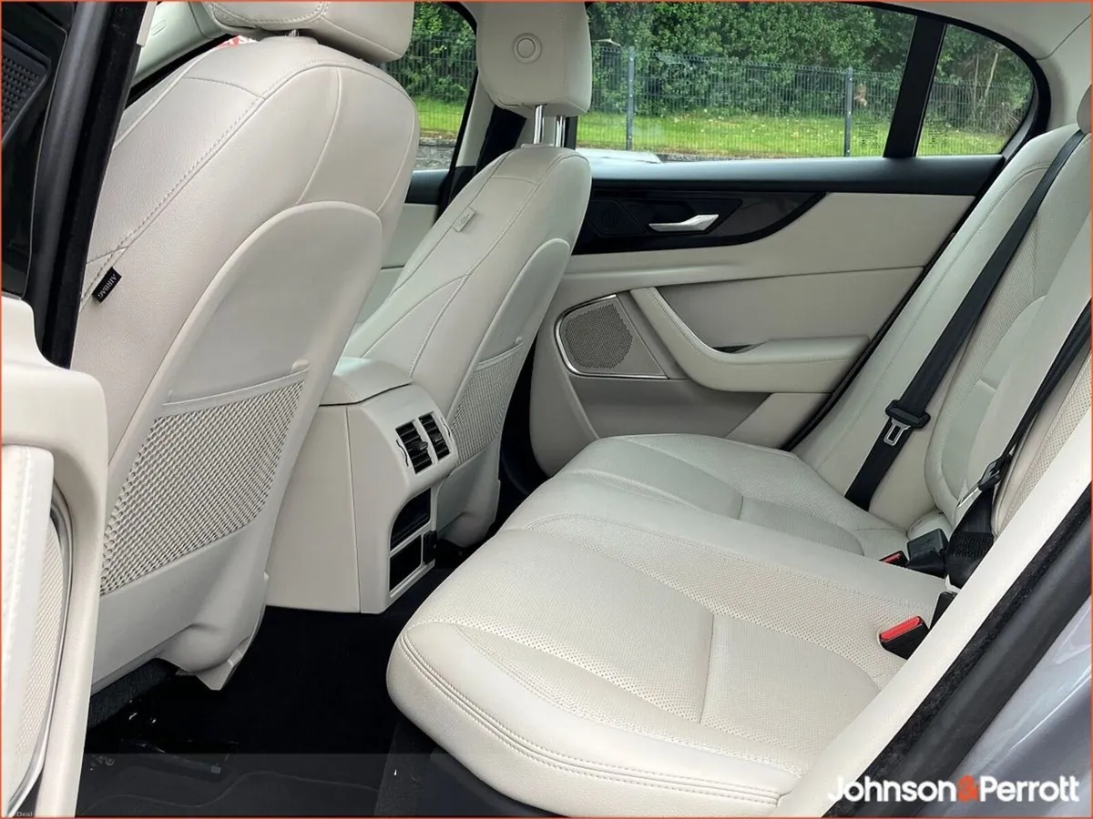 Jaguar XE 2.0D I4 204 PS RWD S - Image 5