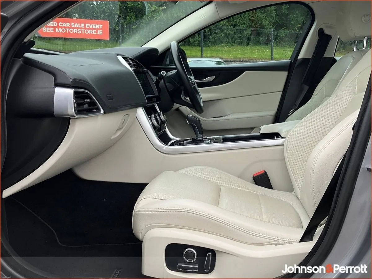 Jaguar XE 2.0D I4 204 PS RWD S - Image 4