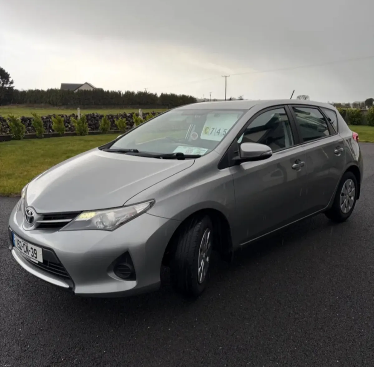 Toyota Auris 2015 - Image 2