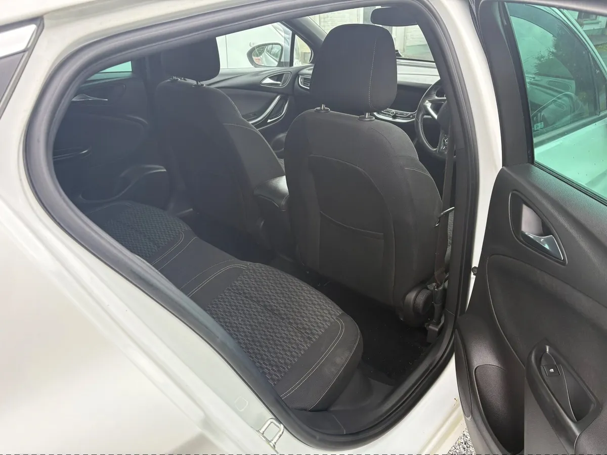 Opel Astra 2016 - Image 2