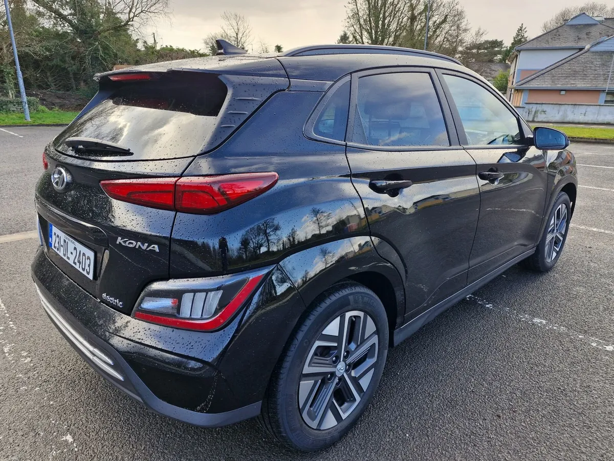 2023 Hyundai Kona EV, Premium model 39kwh - Image 5