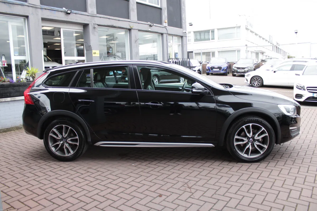 2017 VOLVO V60 T5 AWD CROSS COUNTRY 2.0  5DR AUTO - Image 3