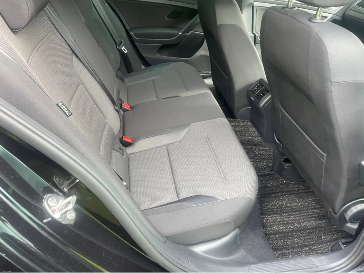 Volkswagen Golf Hatchback comfortline - Image 6