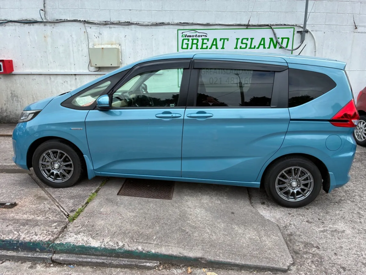 Honda Freed 1.5i G 7 SEATS HYBRID AUTOMATIC - Image 6