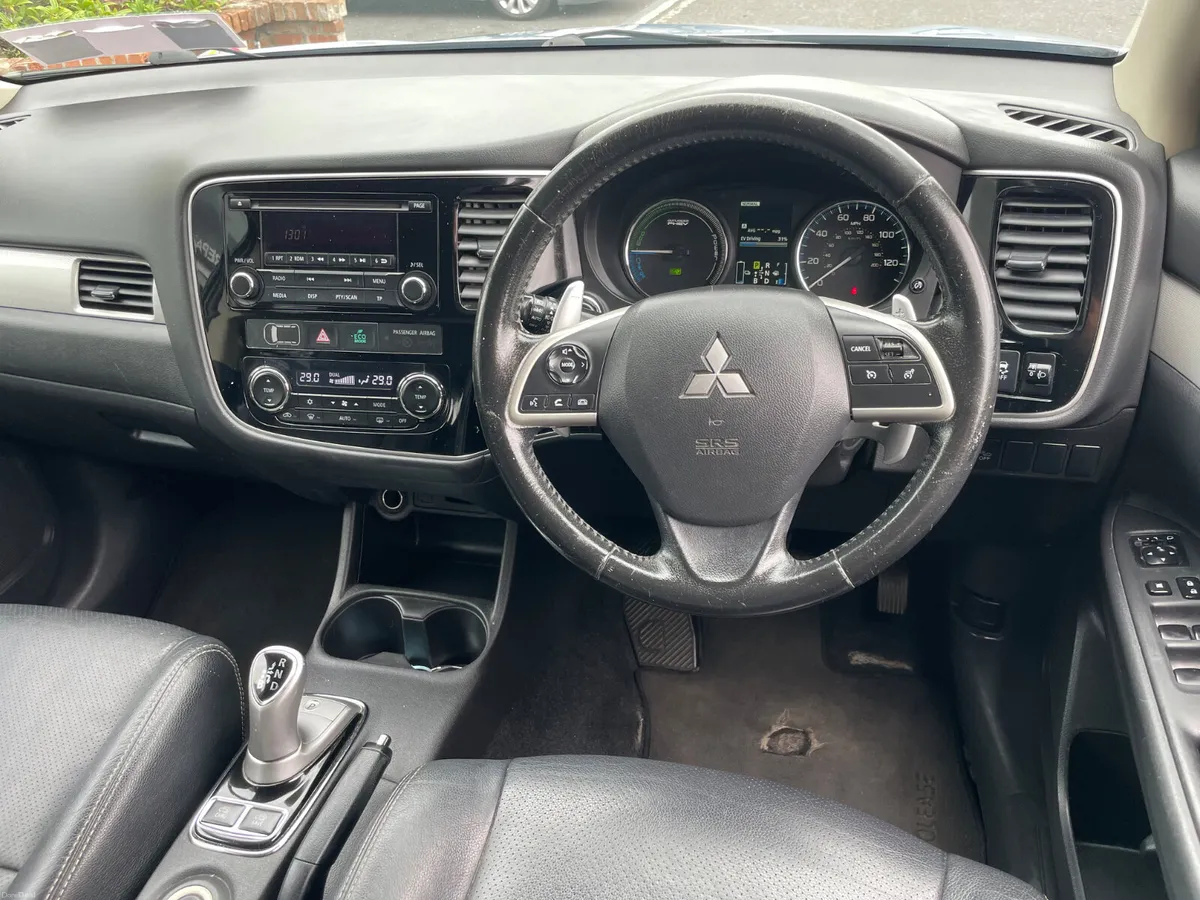 Mitsubishi Outlander 2015 2.0 Petrol Hybrid - Image 5