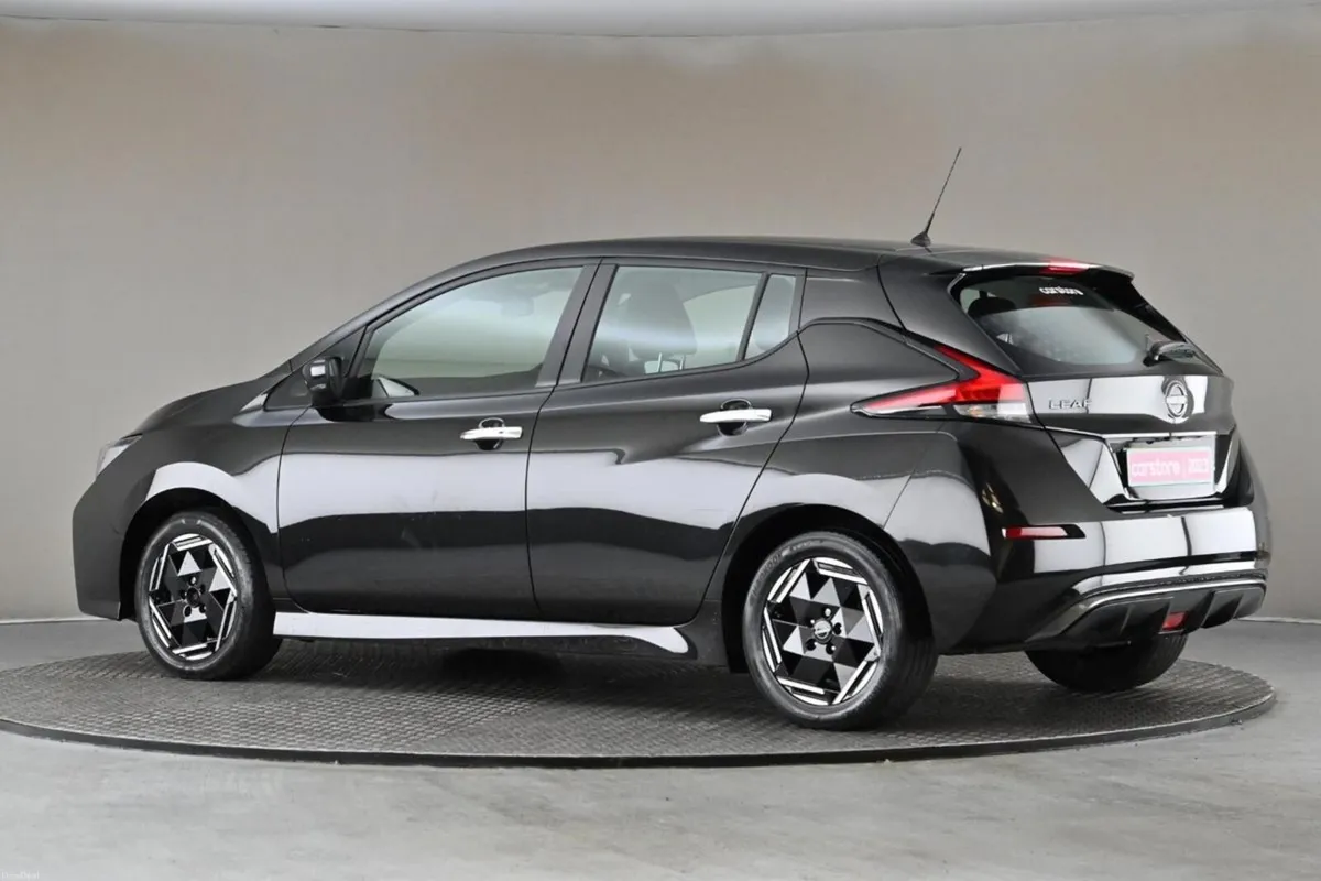 Nissan Leaf Acenta 40kWh 150bhp  Reverse Cam  Only - Image 6