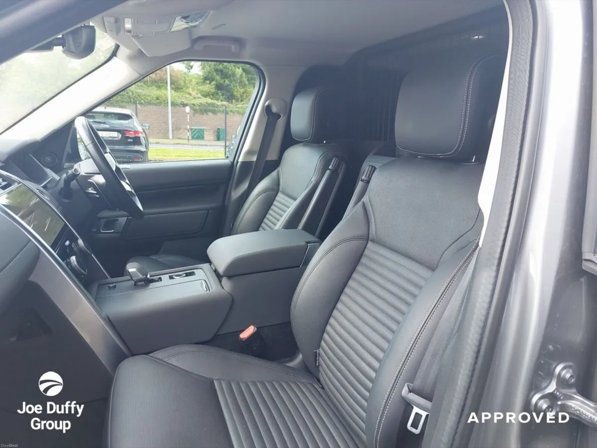 Land Rover Discovery 3.0 SD6 SE COMMERCIAL - Image 4