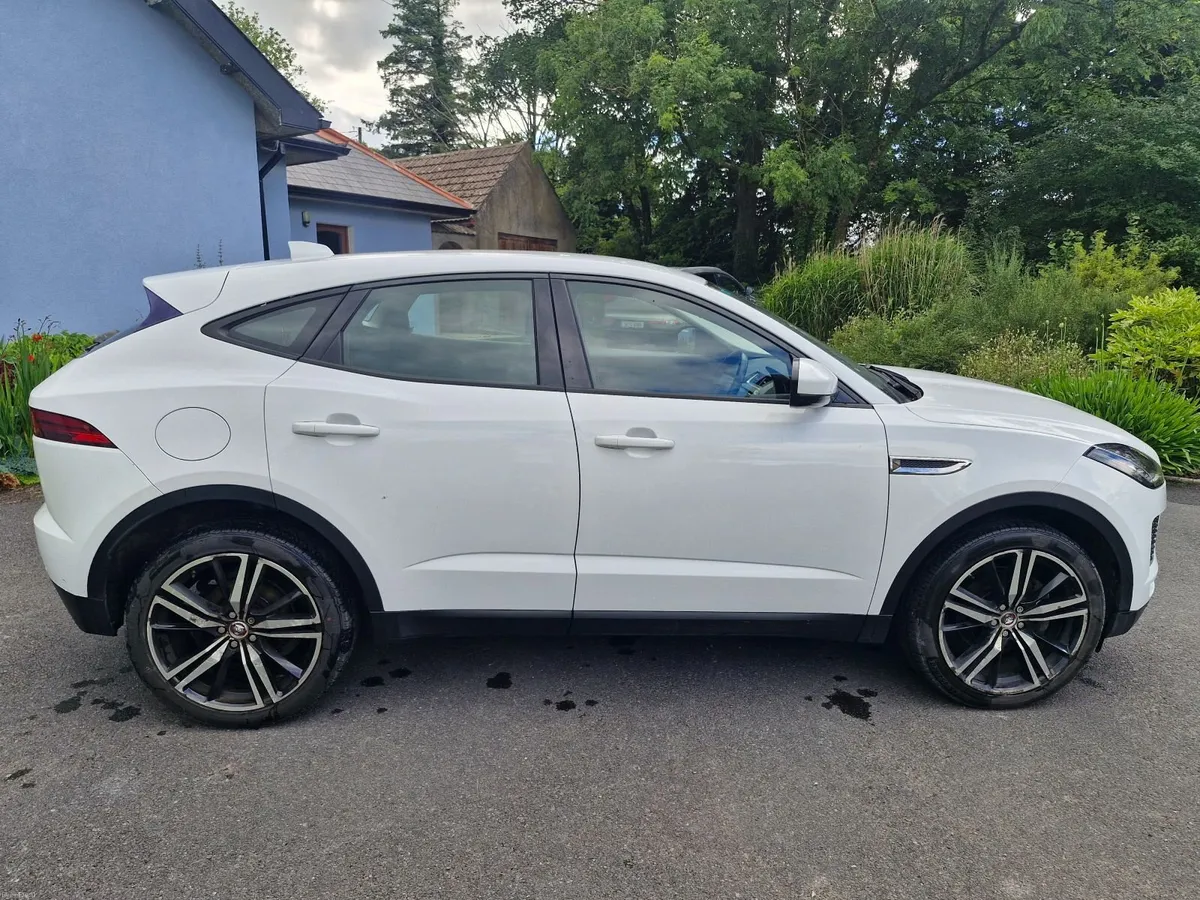 Jaguar E-Pace 2018 - Image 6