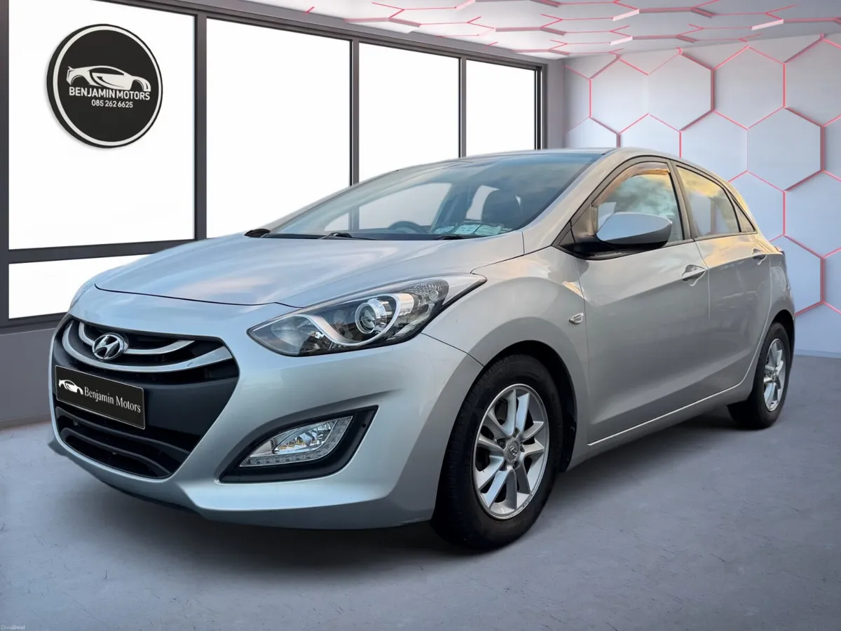 Hyundai i30 2013 1.6D Auto Full Service History - Image 2