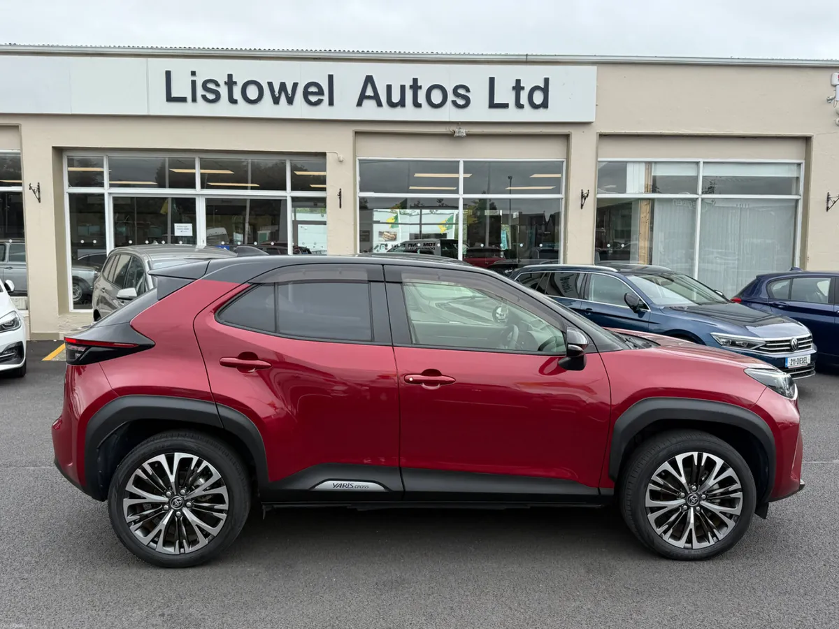 211 TOYOTA YARIS CROSS HYBRID 1.5 PETROL AUTO - Image 1