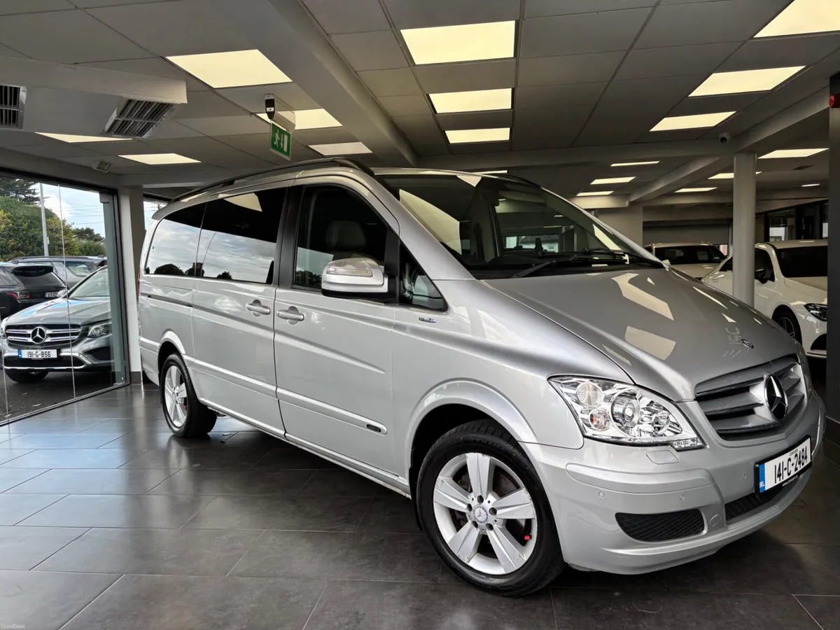 2014 mercedes v class mini van 8 Seats***Warranty* - Image 3