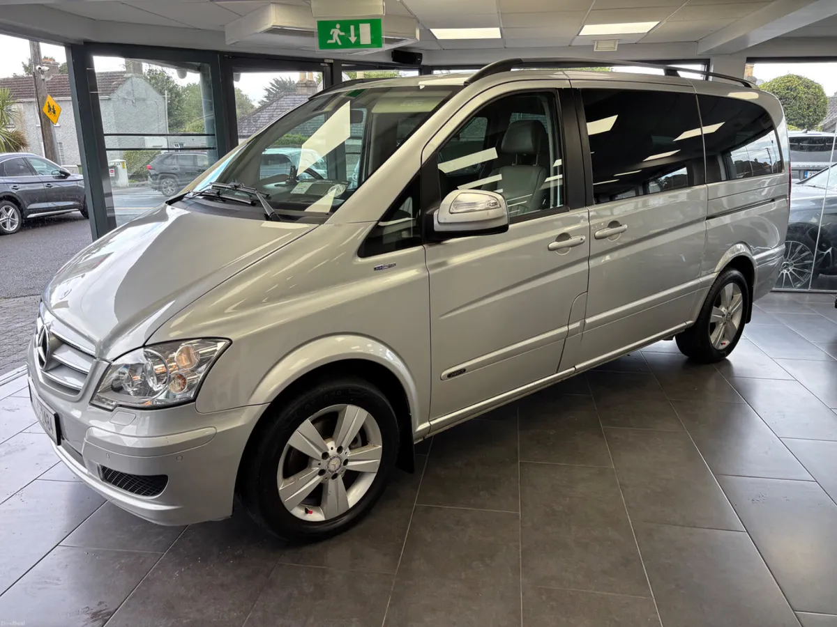 2014 mercedes v class mini van 8 Seats***Warranty* - Image 4