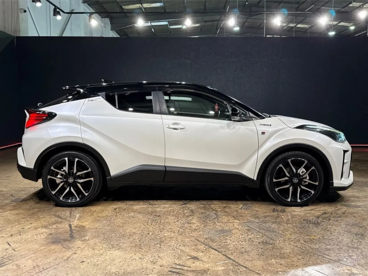 Toyota C-HR 1.8 HYBRID AUTOMATIC - GR PACKAGE - Image 3