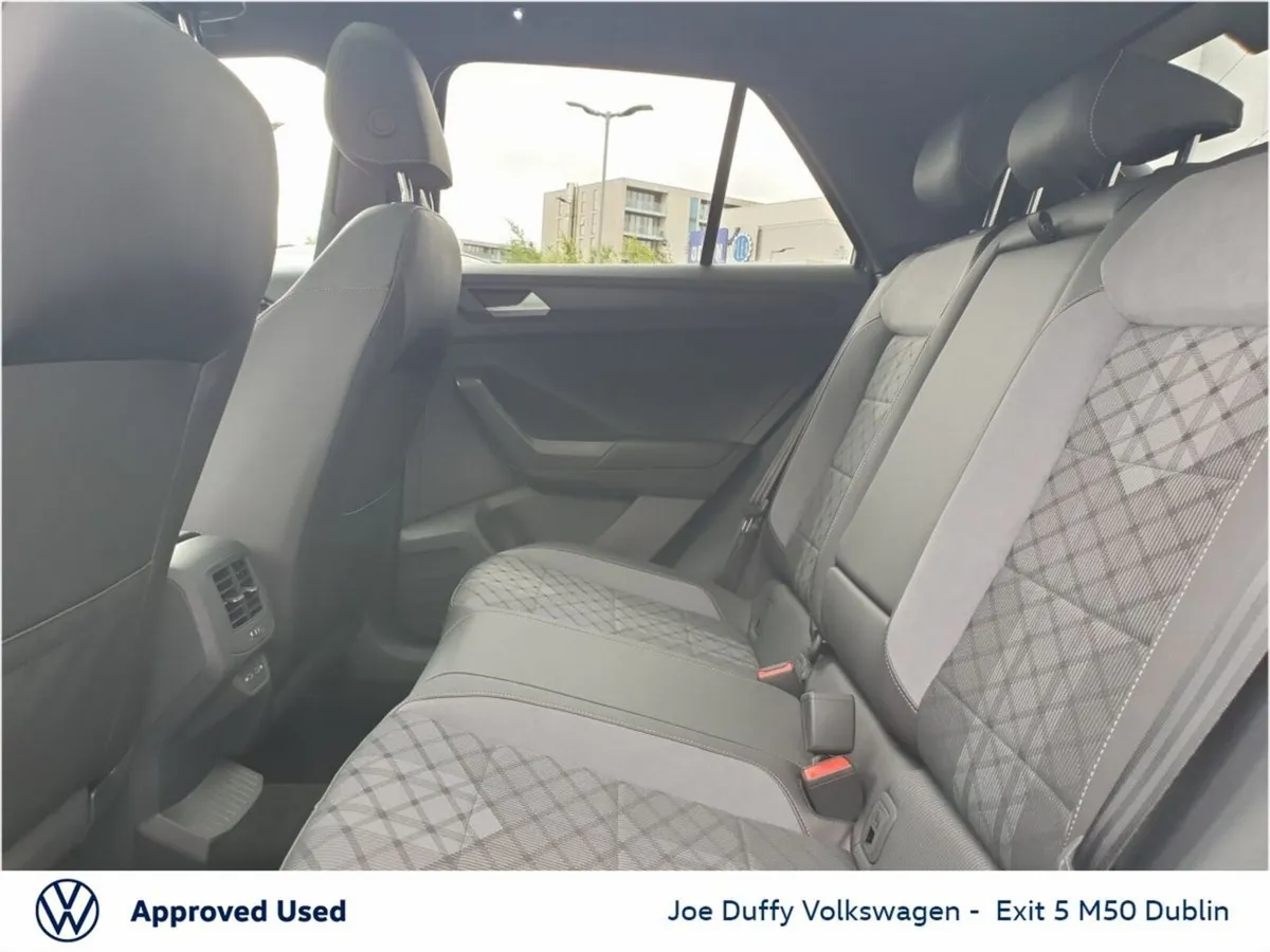 Volkswagen T-Roc R-LINE PLUS 1.0 TSI 110HP MANUAL - Image 6