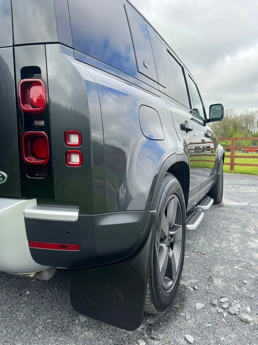 Land Rover Defender 2023 - Image 6