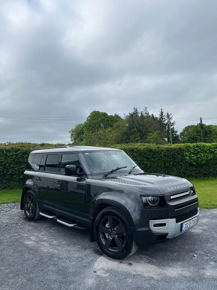 Land Rover Defender 2023 - Image 2