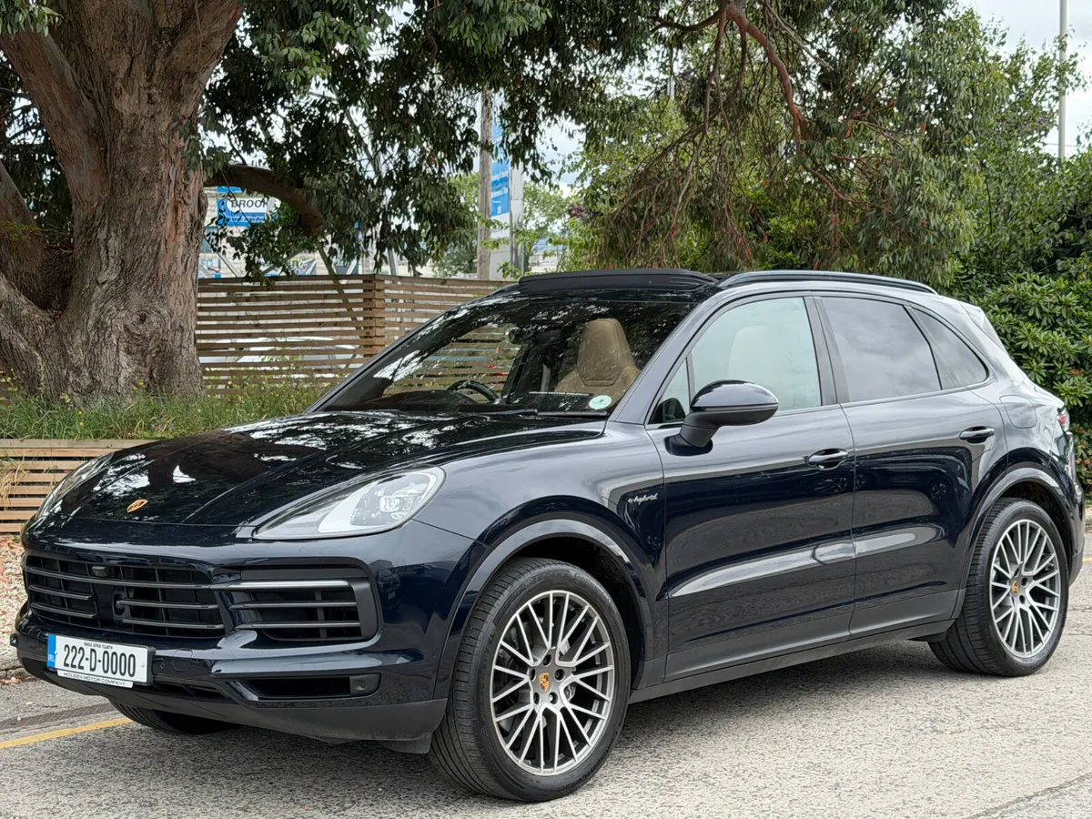 2022 Porsche Cayenne. PLATINUM EDITION - Image 1
