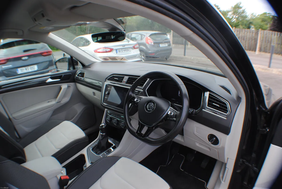 Volkswagen Tiguan 2.0L HIGHLINE SUV 2018 - Image 4