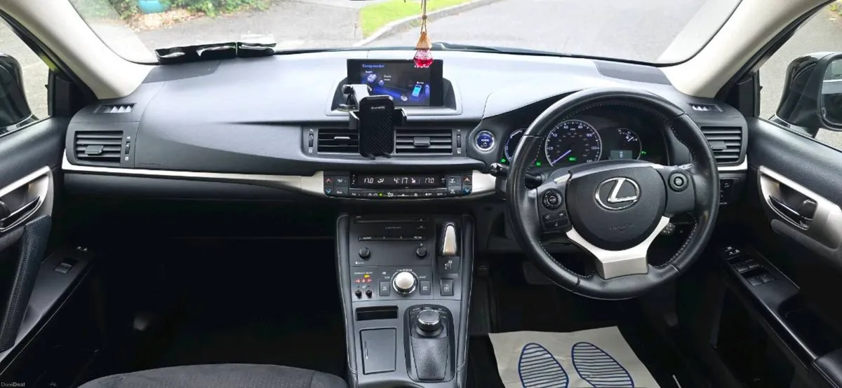 Lexus CT200H - Image 5