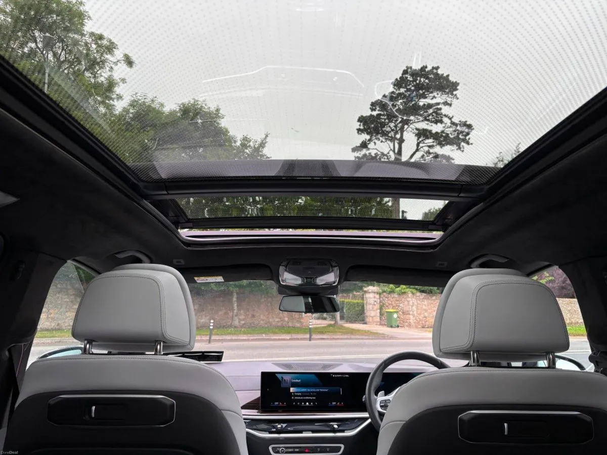 BMW X5 SKY LOUNGE SUNROOF M-SPORT PRO XDRIVE 50E H - Image 4