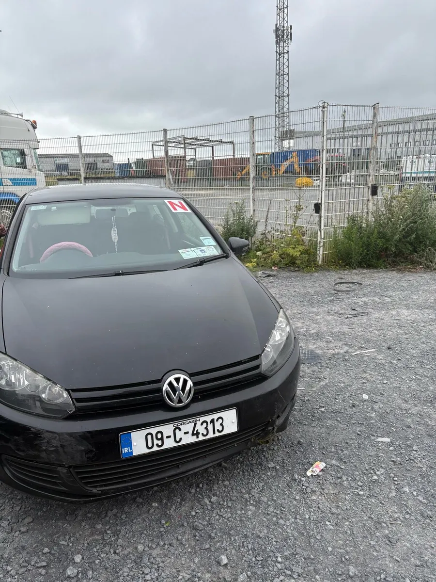 VOLKSWAGWEN GOLF