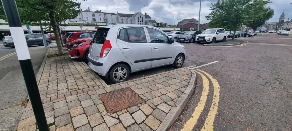 2010 Hyundai i10 Deluxe Silver Petrol 1.2L - Image 2