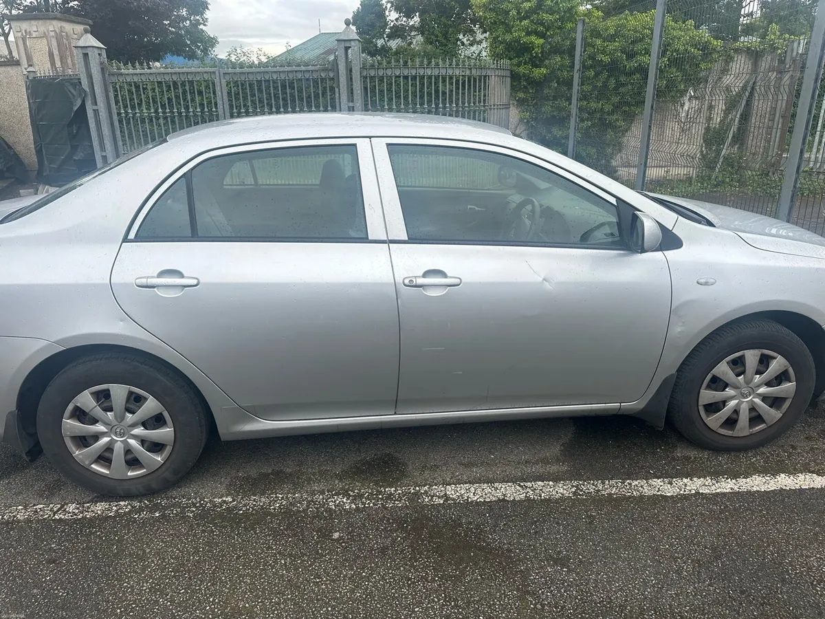 Toyota corolla - Image 5