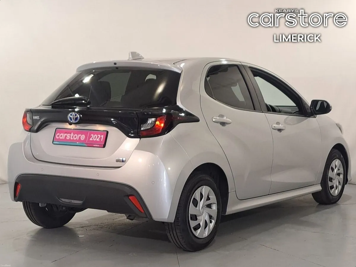 Toyota Yaris 1.5 HYBRID - Image 3