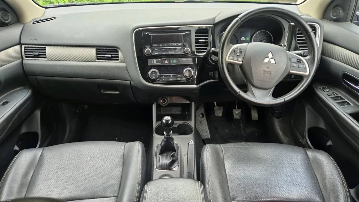 Mitsubishi Oulander Pajero - Image 4