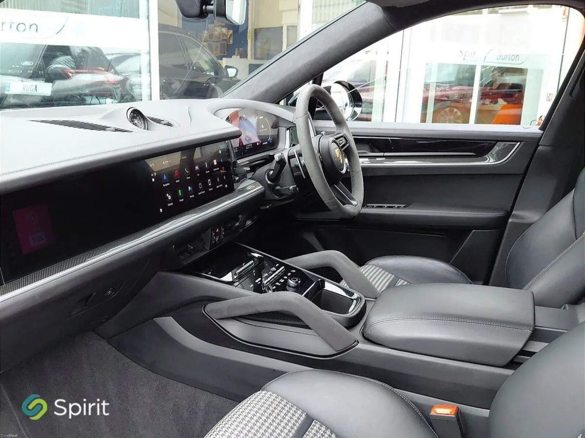 Porsche Cayenne CARBON PACK 3.0 Hybrid - Image 3
