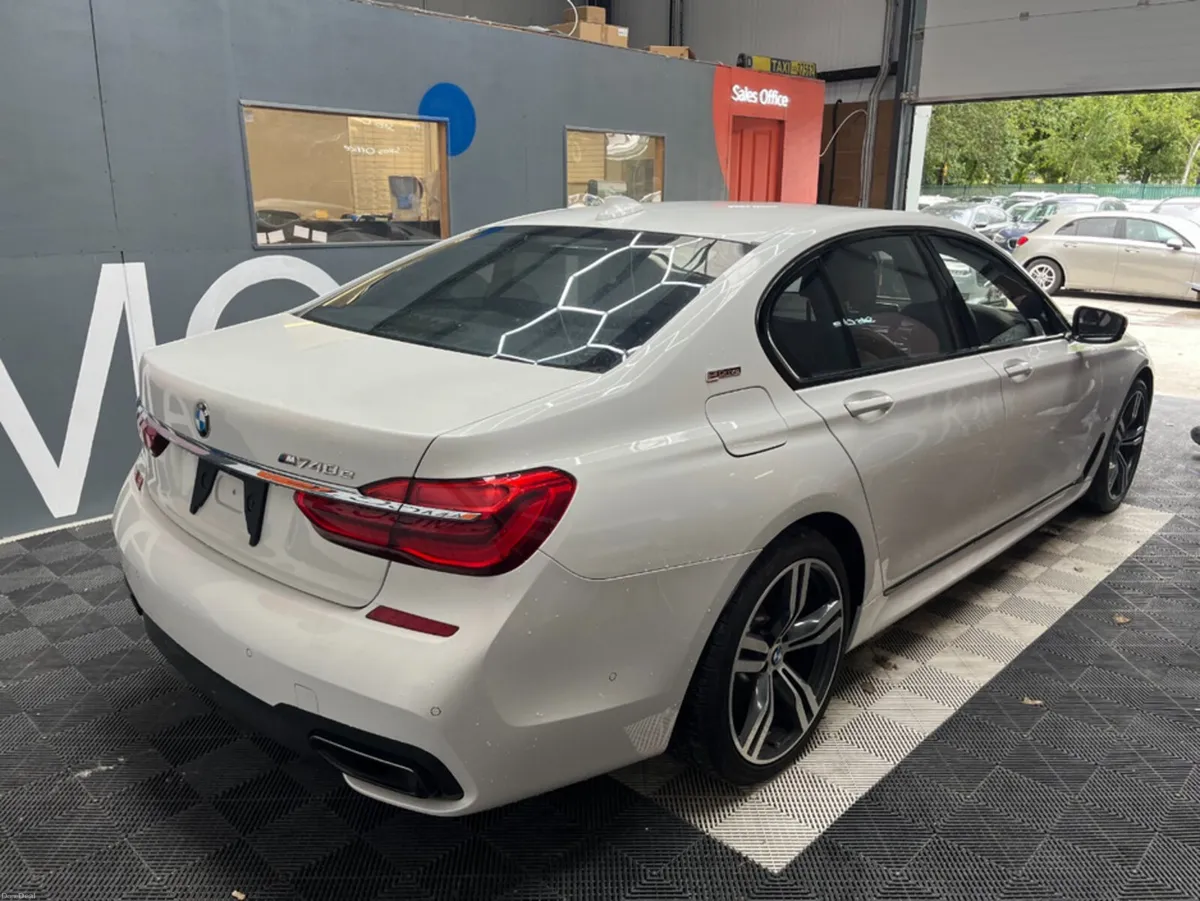 BMW 7-Series 2017 BMW 740E M-SPORT 2.0 AUTOMATIC / - Image 2