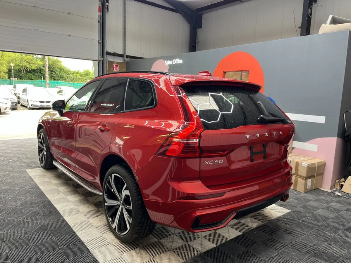 Volvo XC60 2024 VOLVO XC60 T6 PLUG-IN 2.0 AUTOMATI - Image 4