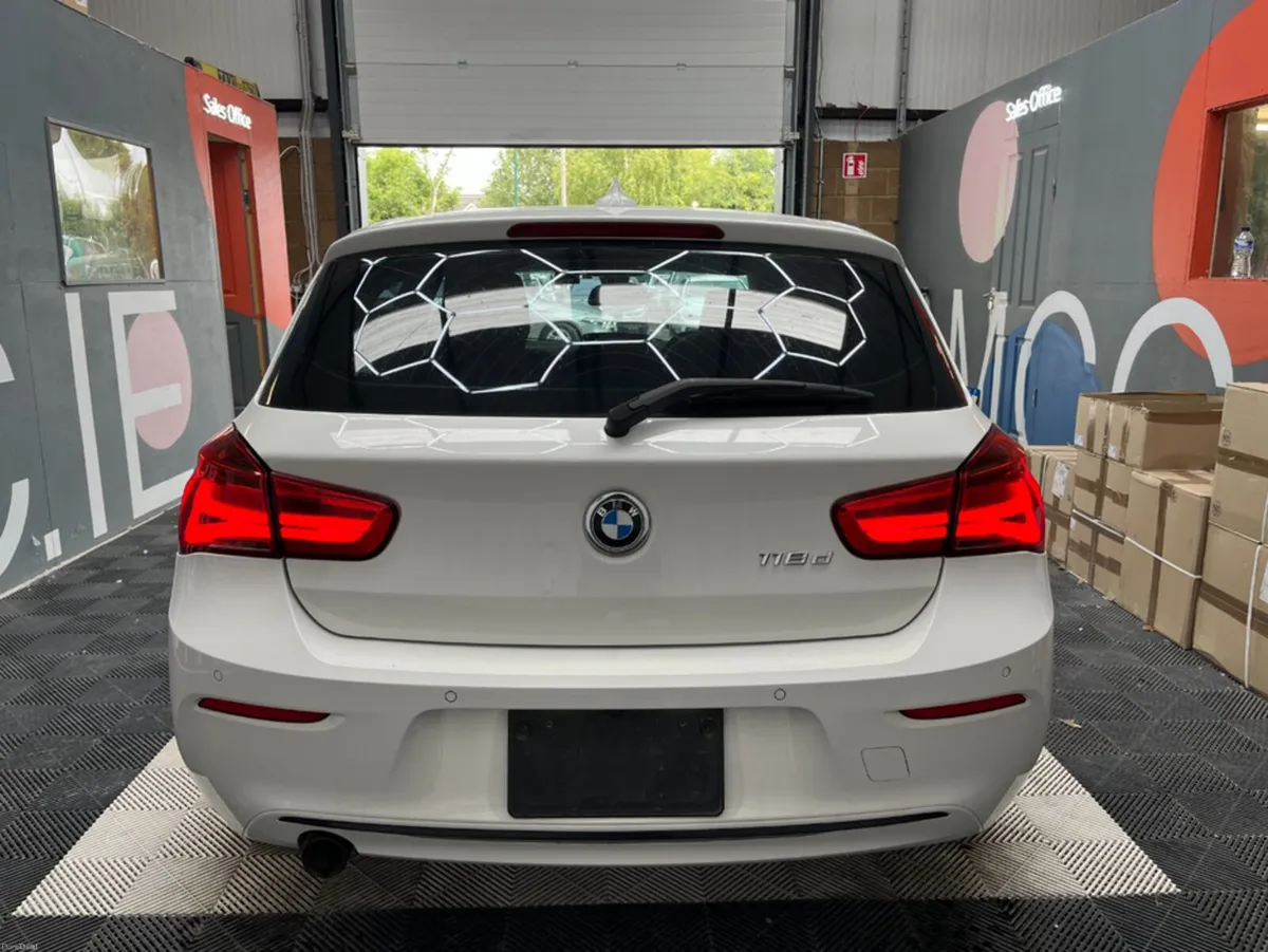 BMW 1-Series 2016 BMW 118D STYLE 2.0 AUTOMATIC / C - Image 3