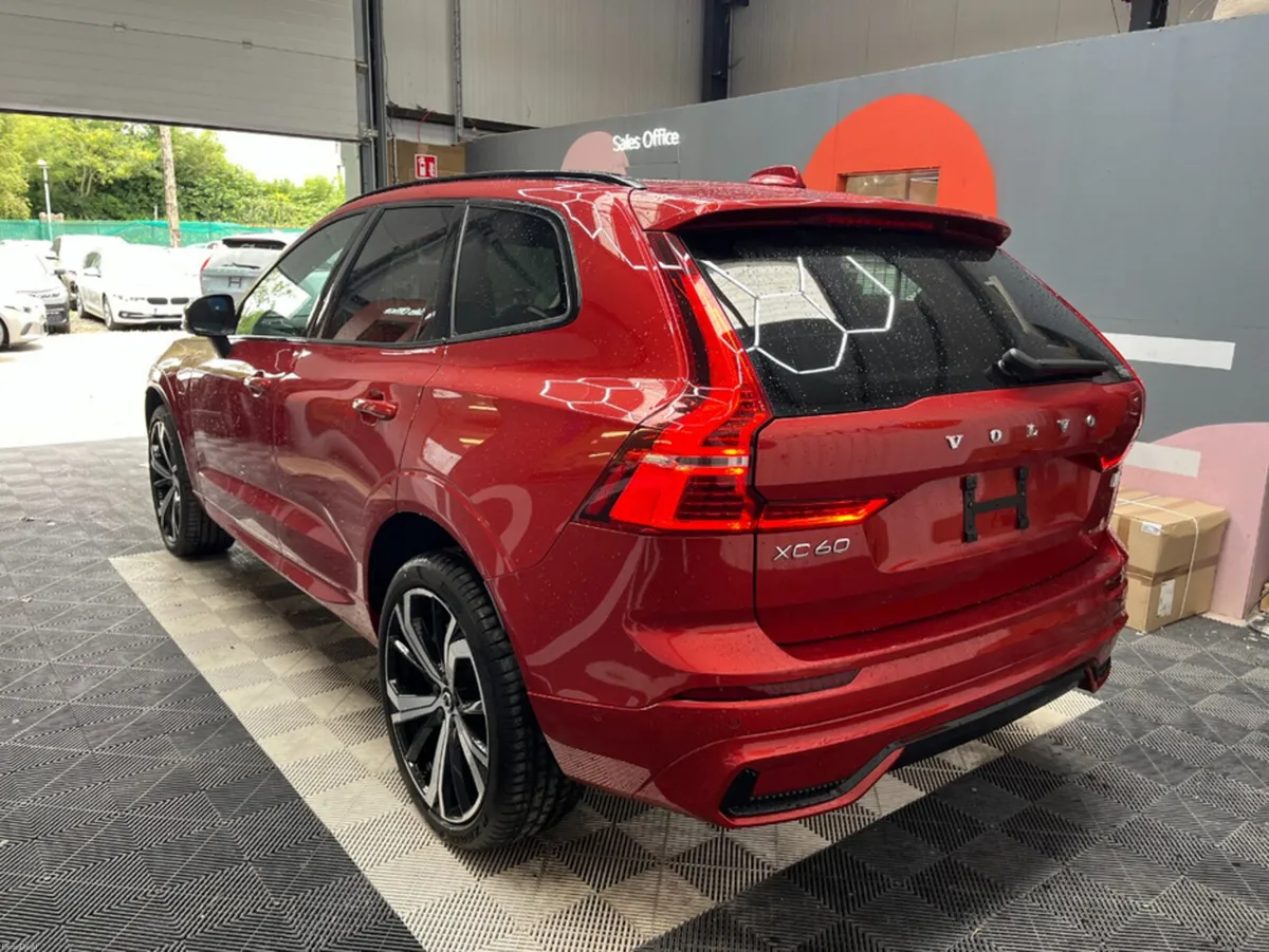 Volvo XC60 2024 VOLVO XC60 T6 PLUG-IN 2.0 AUTOMATI - Image 4