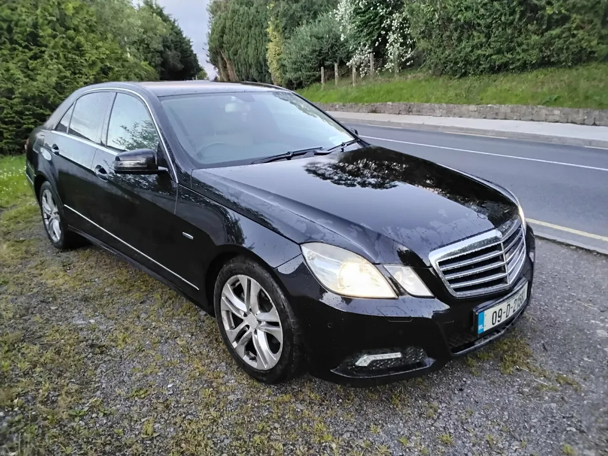 Mercedes benz E220 Automatic - Image 1