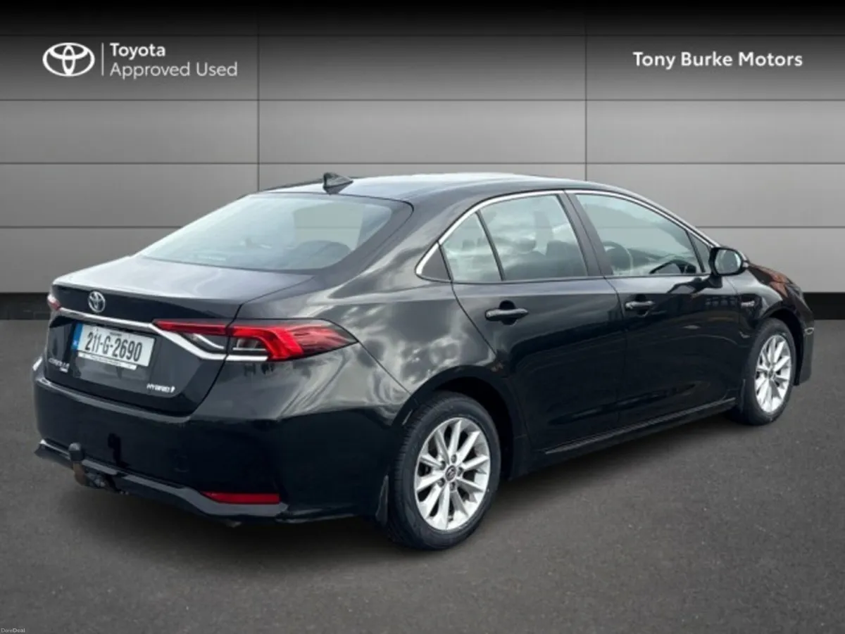 Toyota Corolla Saloon - Luna Edition - 1.8 Hybrid - Image 2