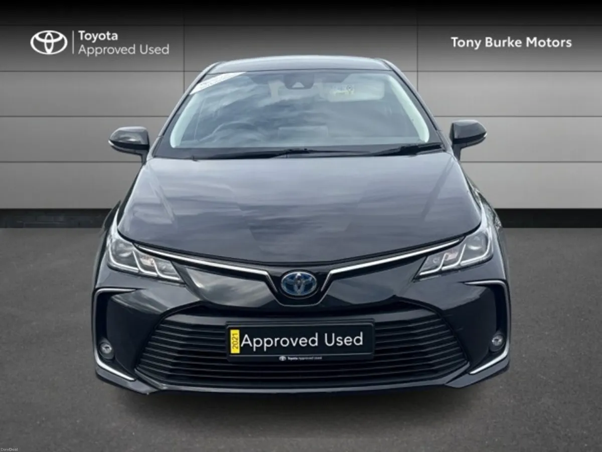 Toyota Corolla Saloon - Luna Edition - 1.8 Hybrid - Image 5