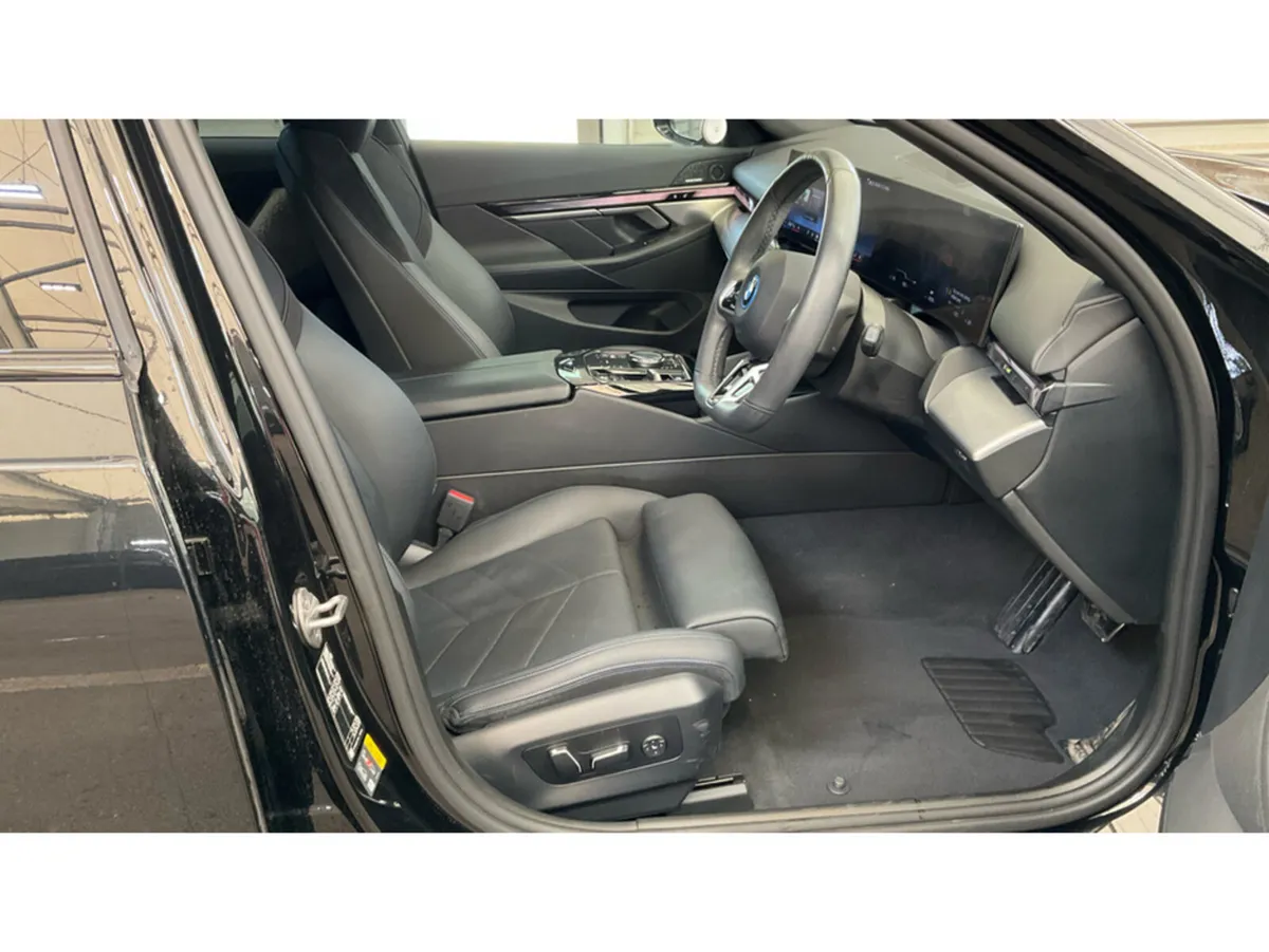 BMW i5 EDRIVE 40 M SPORT AUTOMATIC **ONE OWNER / 1 - Image 5