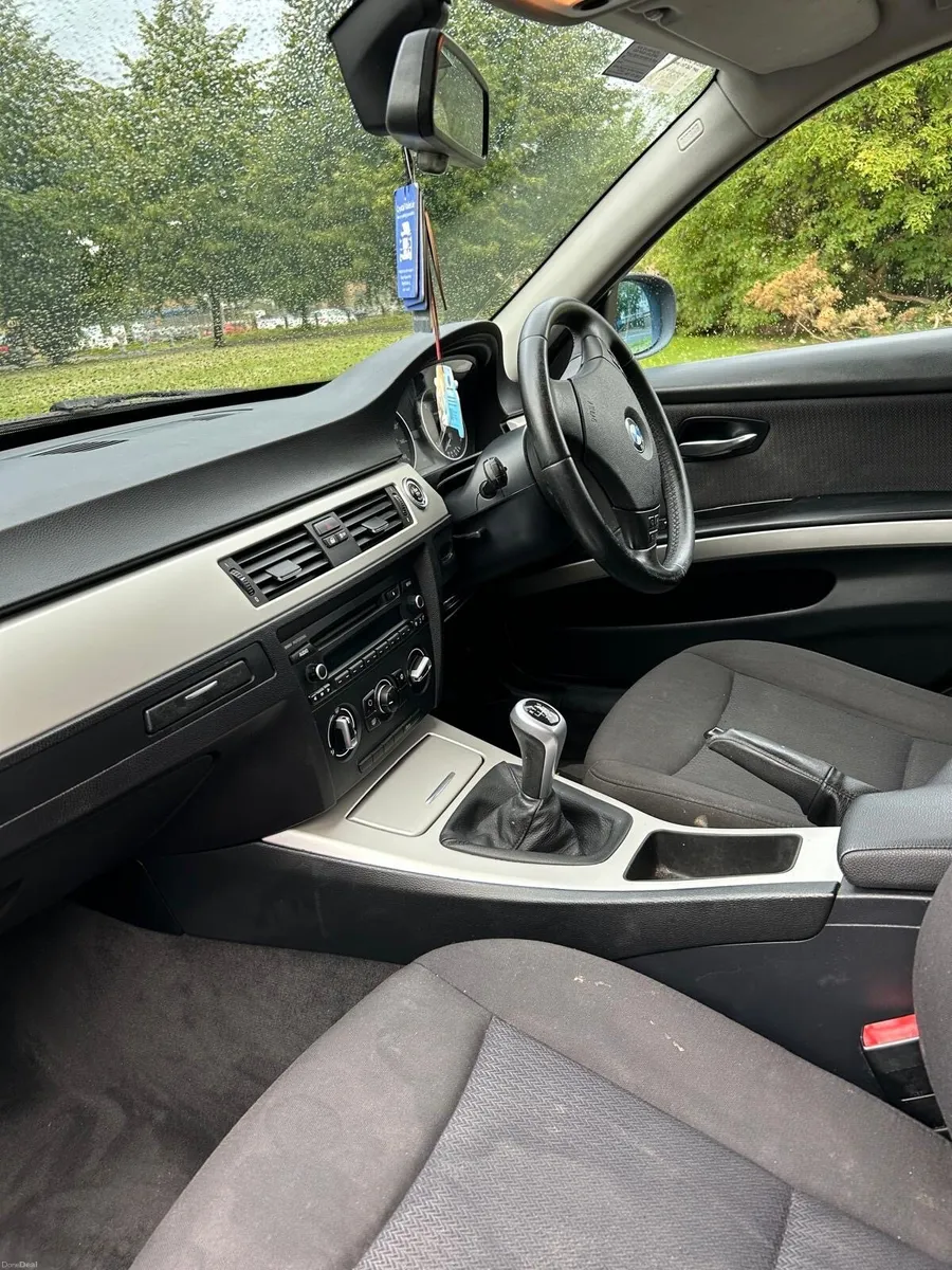 Bmw salon 320d 2011 - Image 4