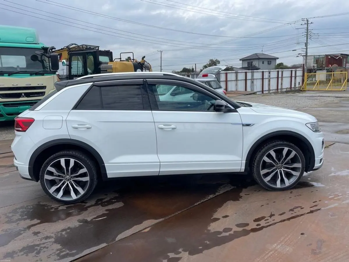 Volkswagen T-Roc R-LINE - Image 2