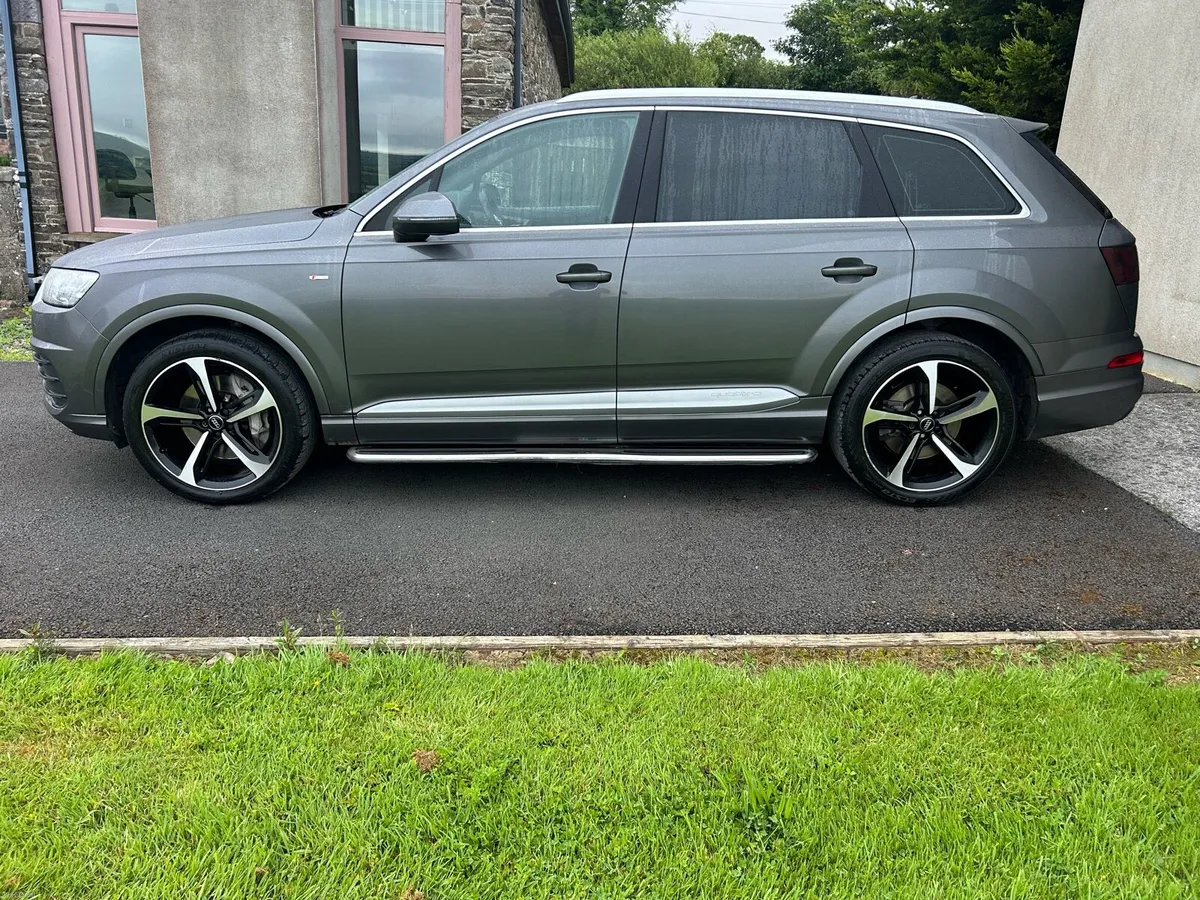 Audi Q7 - Image 2