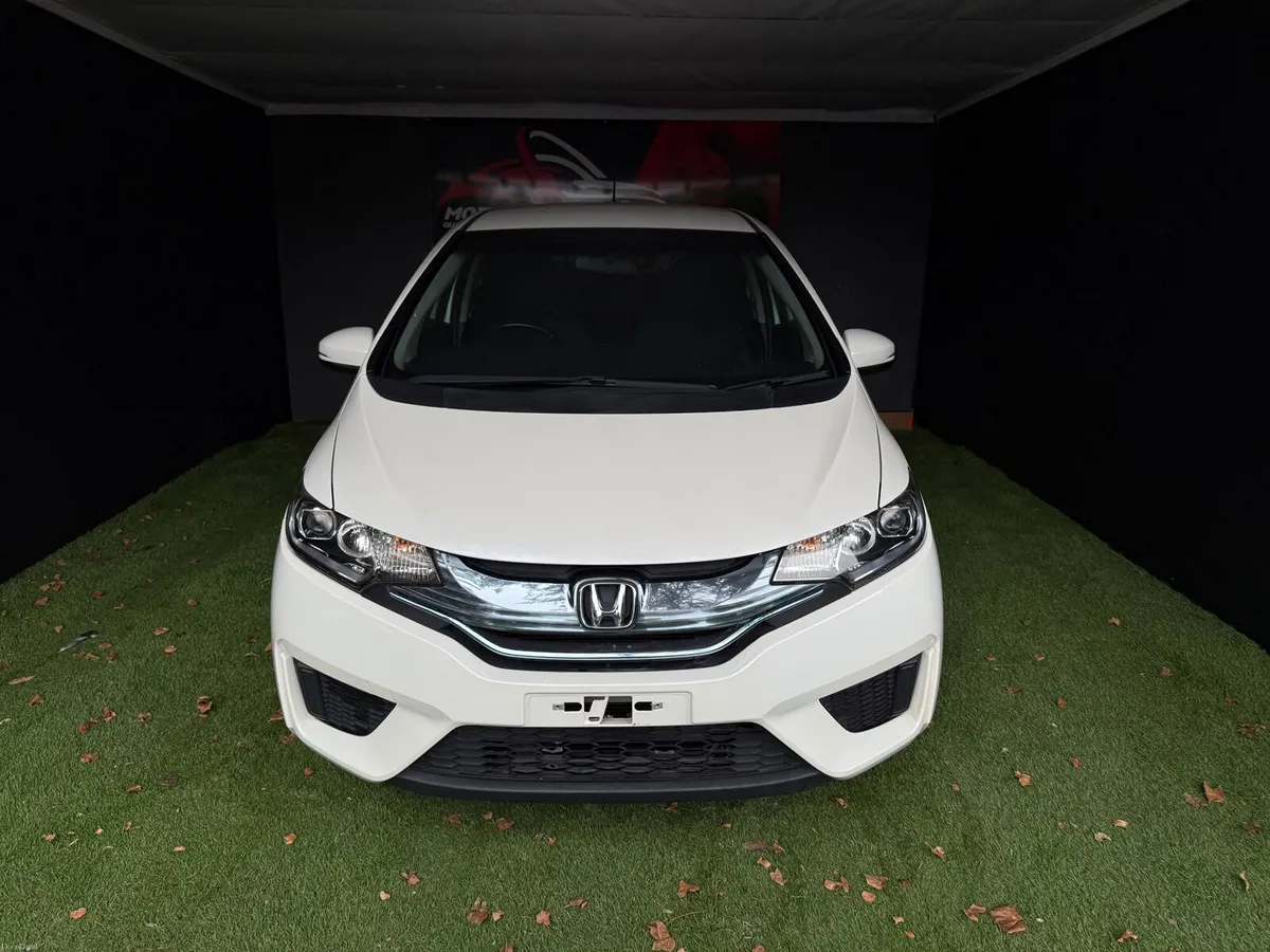 HONDA FIT/JAZZ   2015 AUTOMATIC - Image 1