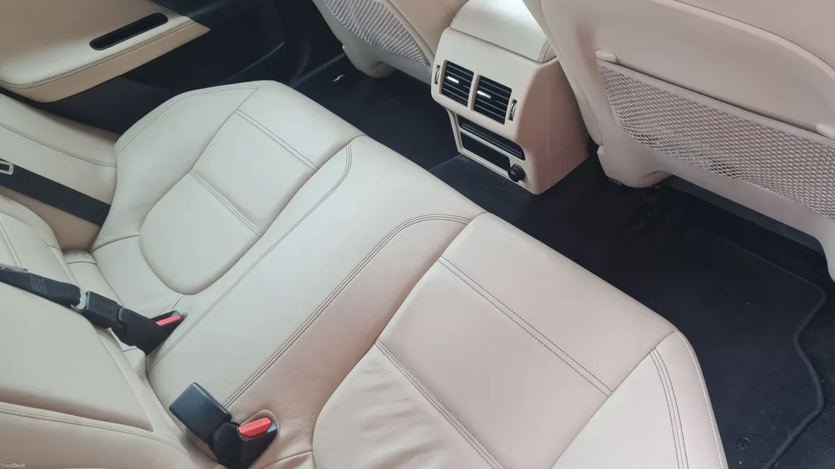 Jaguar XE 2016 - Image 4