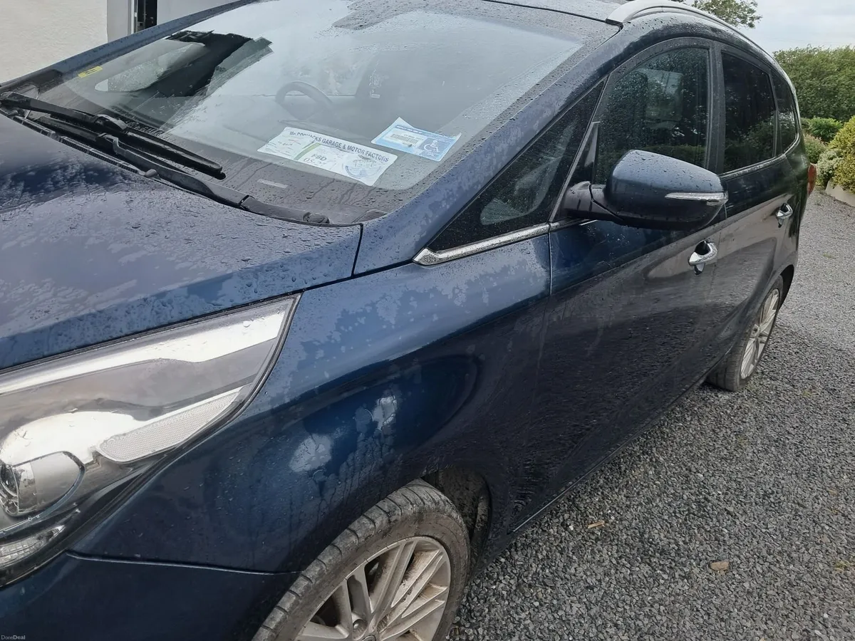 Kia Carens 2018 low mileage 7 seats - Image 2