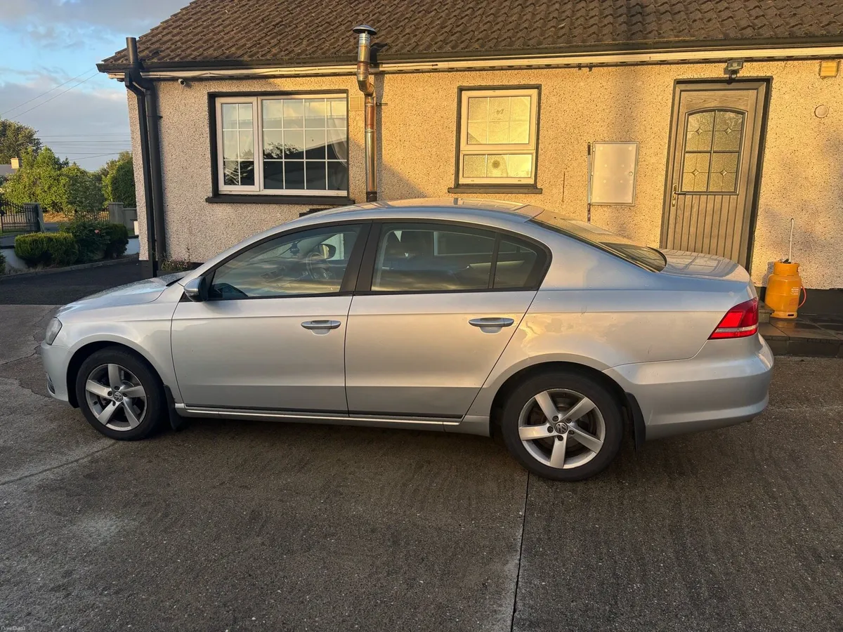 Volkswagen Passat 2012 - Image 1