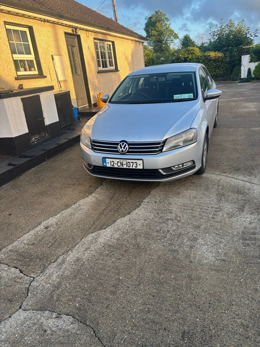 Volkswagen Passat 2012 - Image 2