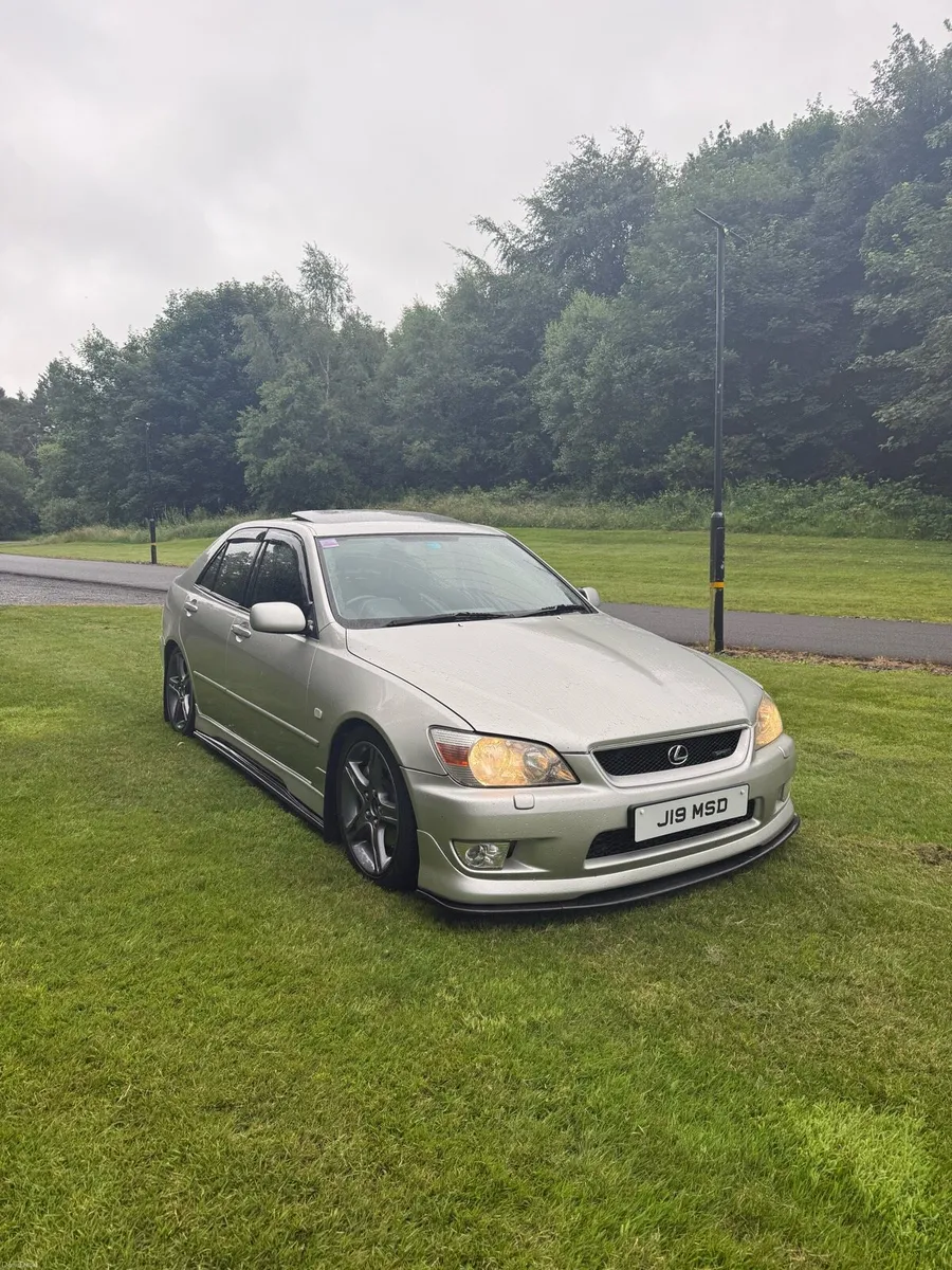 Lexus is200 - Image 1