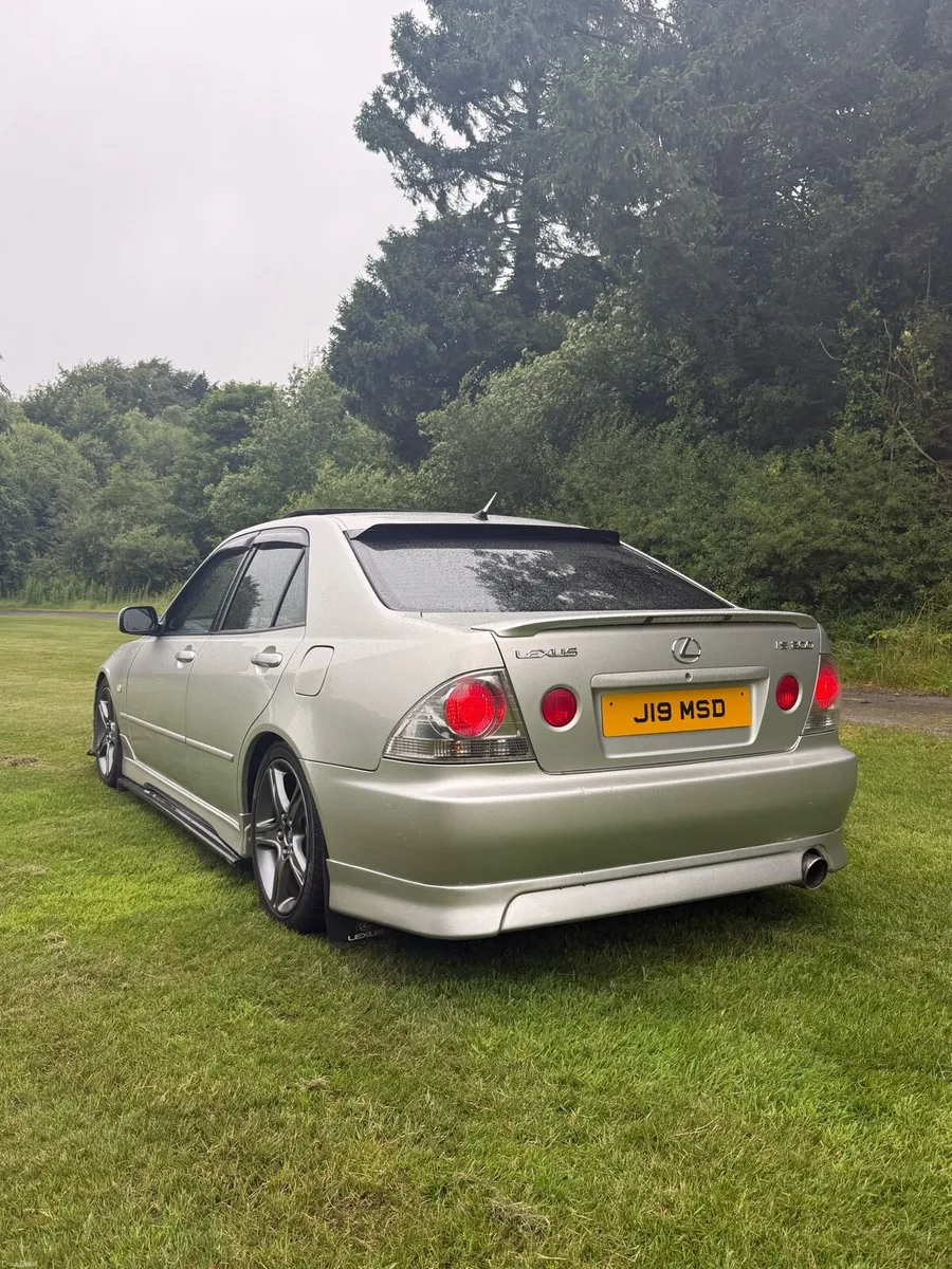 Lexus is200 - Image 4
