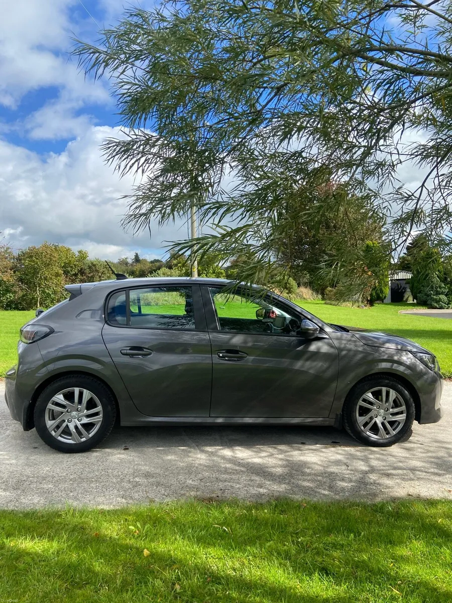 Peugeot 208 low mileage - Image 3
